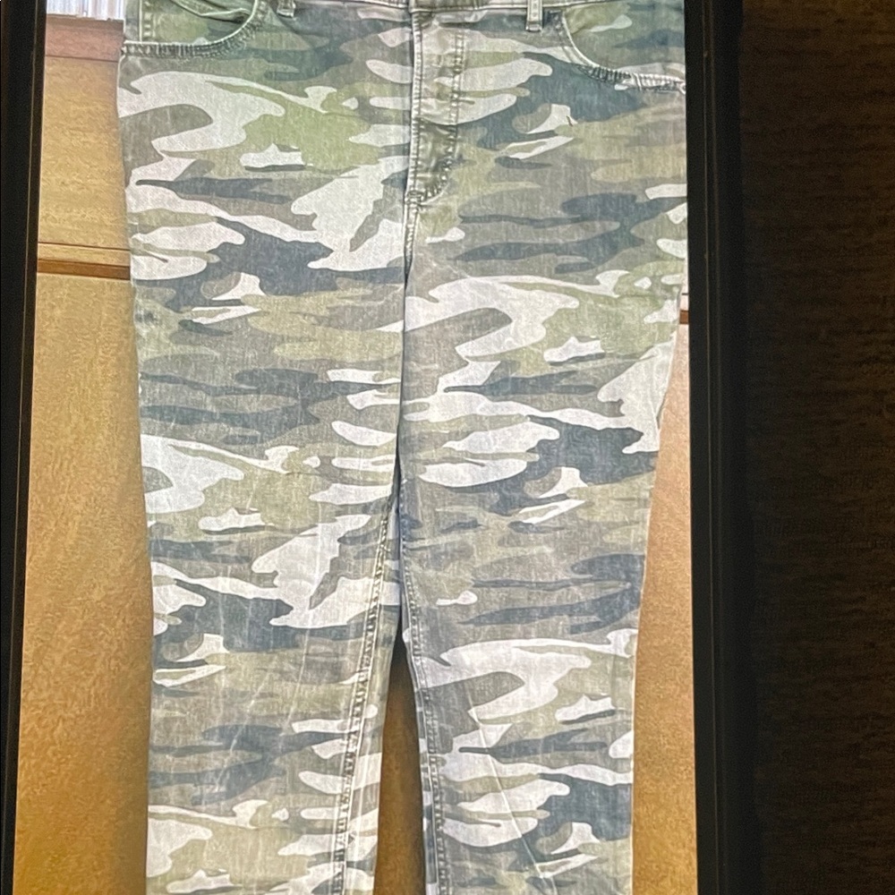 Express Camouflage woman Leggings size 8